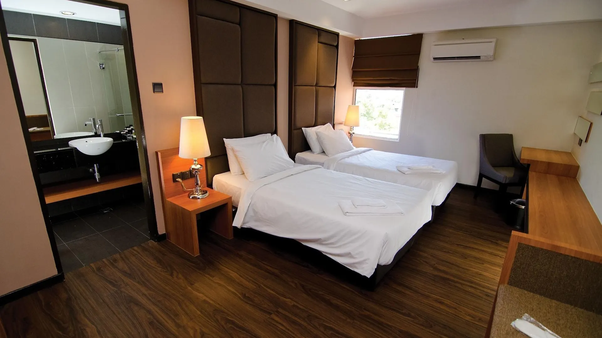Chaya Hotel Kota Kinabalu 3*,  Malaysia