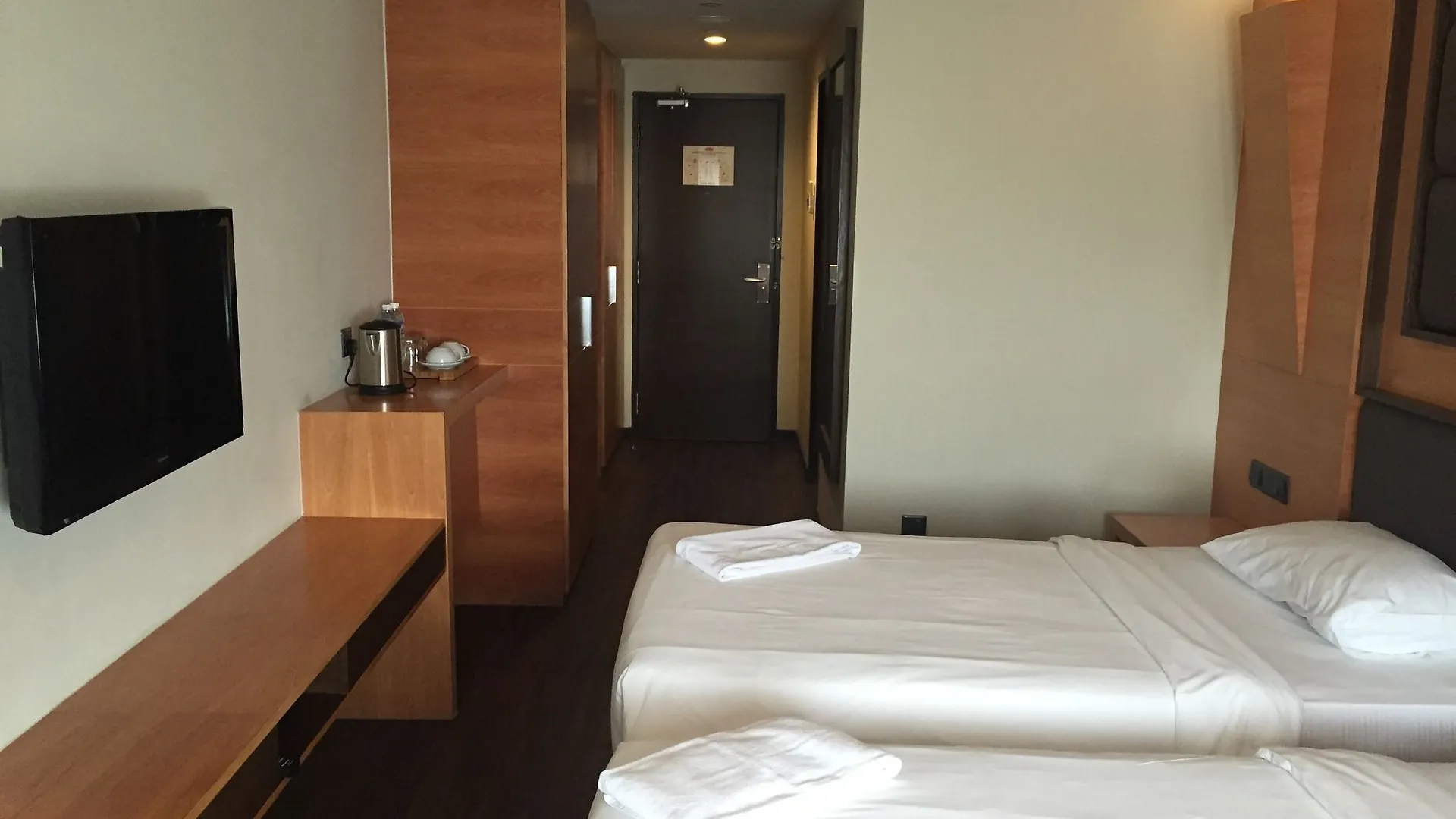 Chaya Hotel Kota Kinabalu 3*,